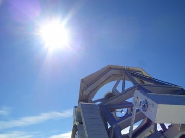 Sonnenbeobachtung mit dem GREGOR-Teleskop auf Teneriffa (Credit: AIP) Das GREGOR-Teleskop auf Teneriffa ausgerichtet auf die Sonne zu deren Beobachtung